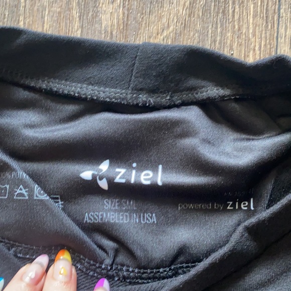 Black Crop Long Sleeve - Picture 3 of 4